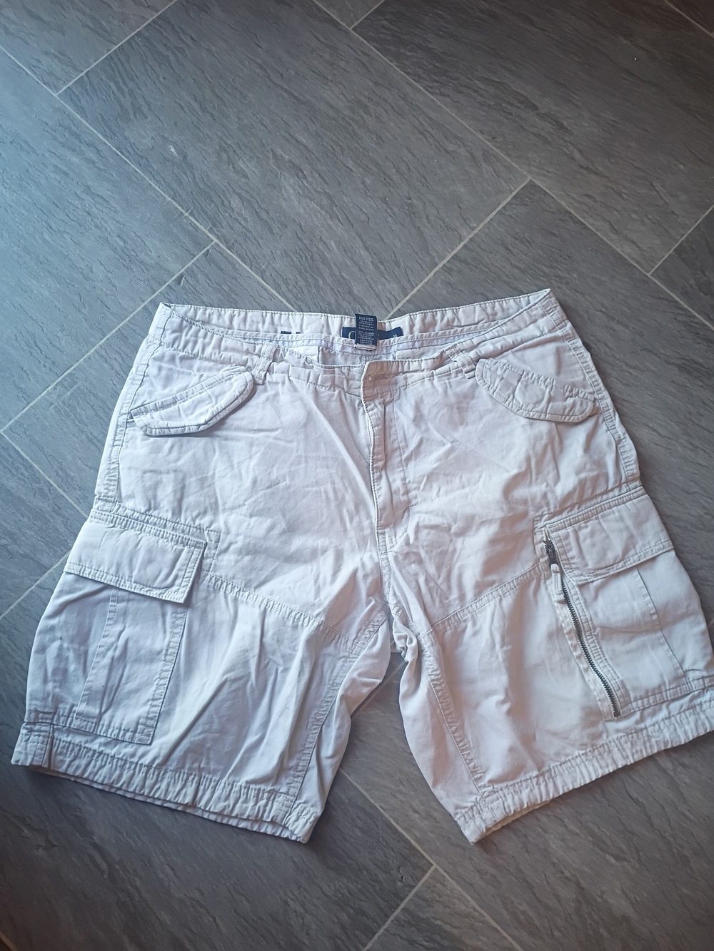 Men's Light Gray Cargo Shorts - Casual Utility Style